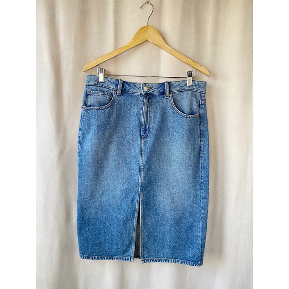 Dynamite Light/Mid Denim Wash Slit Pencil Skirt - Picture 2 of 6